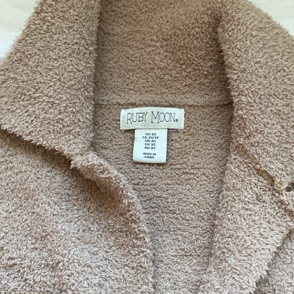 Shacket - Picture 2 of 3